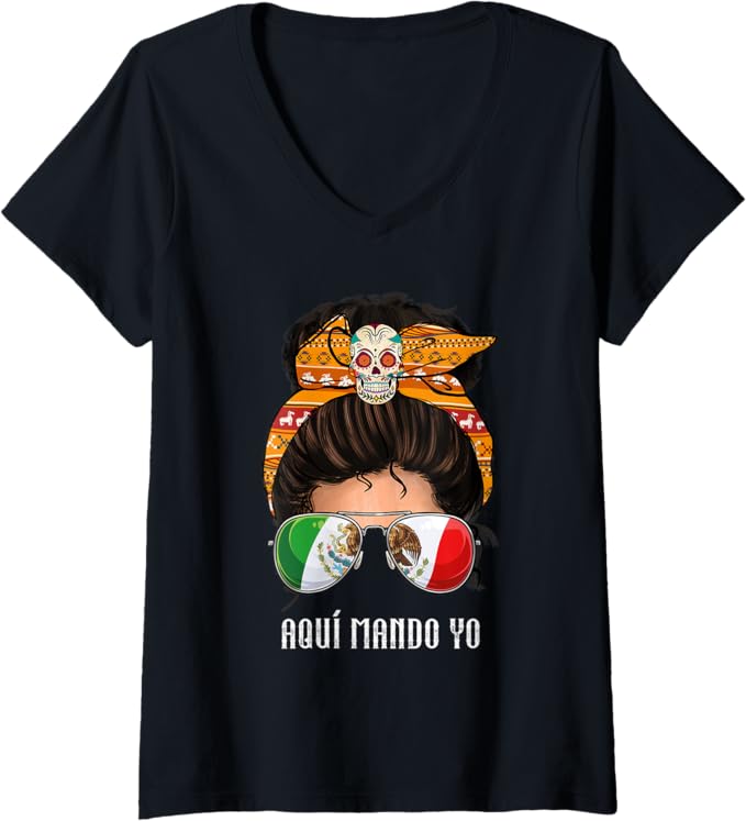 Women's "Aquí Mando Yo" Mexican Flag V-Neck Women T-Shirt - Bandera Mexicana Mujer Shirt