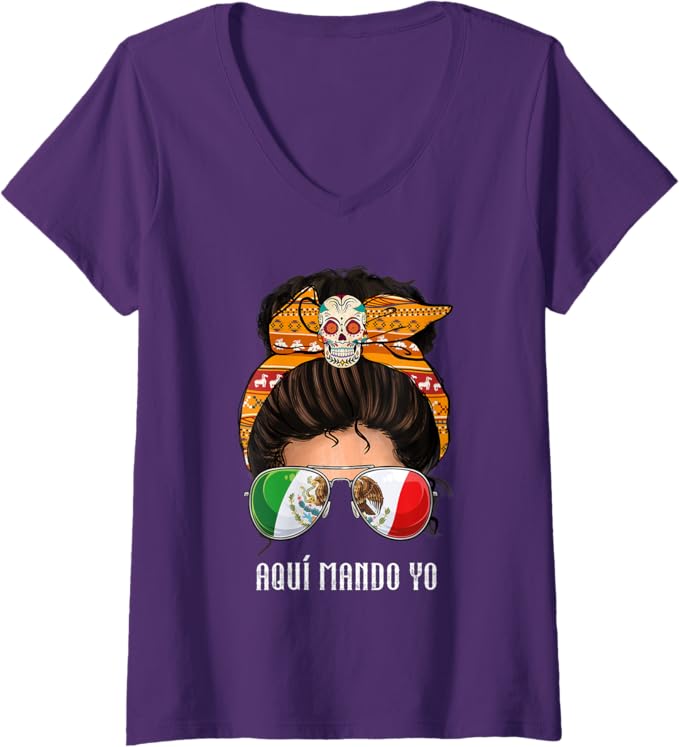 Women's "Aquí Mando Yo" Mexican Flag V-Neck Women T-Shirt - Bandera Mexicana Mujer Shirt