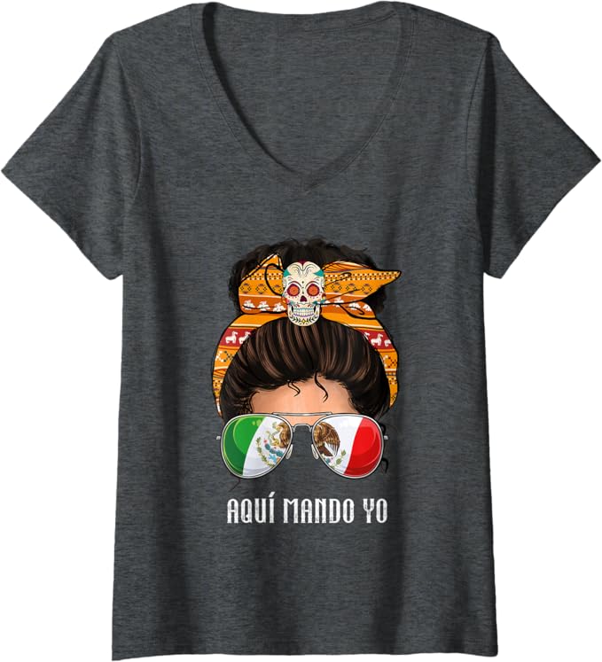 Women's "Aquí Mando Yo" Mexican Flag V-Neck Women T-Shirt - Bandera Mexicana Mujer Shirt
